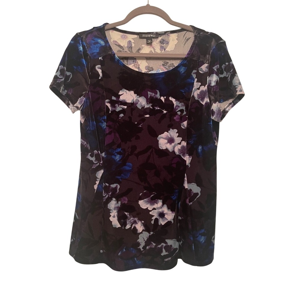 Roz & Ali Womens Petite Medium Floral Velvet Short Sleeve Scoop Neck Top Purple